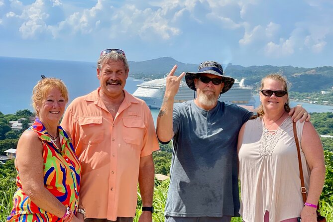 Customizable Roatán Private Tour: Rum, Chocolate & Island Culture - West Bay: the tour’s strongest photo stop