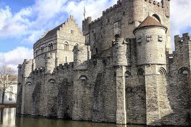 Discover authentic Ghent with historian & taste the best chocolate - Stadshal, the modern building locals argue about