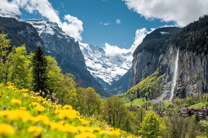 Discover Lauterbrunnen with CHEESE & CHOCOLATE - Three cheeses and three Swiss chocolates