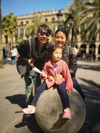 Family Private Tour: Churros, Hot Chocolate & Games in Barcelona - A smart first day in Barcelona with children
