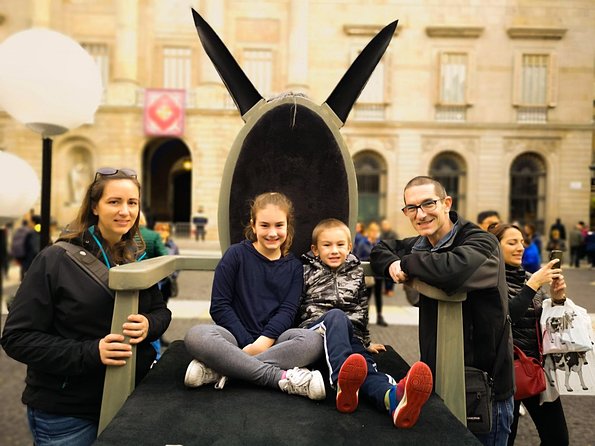 Family Private Tour: Churros, Hot Chocolate & Games in Barcelona - La Boqueria, with ham for adults