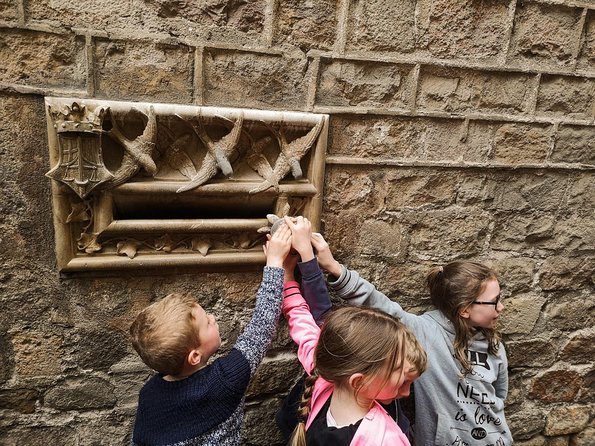 Family Private Tour: Churros, Hot Chocolate & Games in Barcelona - Churros, hot chocolate, and the promised reward