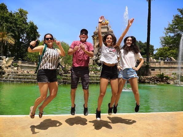 Family Private Tour: Churros, Hot Chocolate & Games in Barcelona - Starting at Pitarra and heading down Las Ramblas
