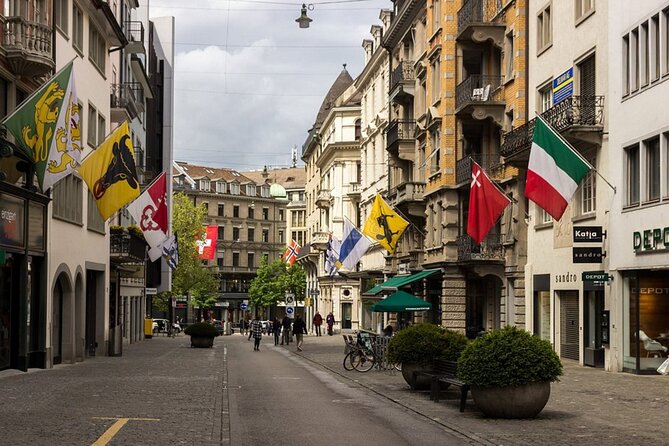 From Basel: Zurich Tour with Chocolate tasting and Lake Cruise - A one-hour cruise on Lake Zürich