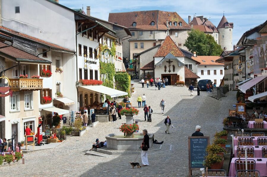From Geneva: Gruyères Private Tour Cheese & Chocolat Factory - The nine-hour schedule and what it feels like