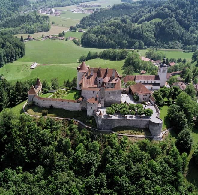 From Geneva: Gruyères Tour with Cheese & Chocolate Factories - Maison Cailler and the smell of chocolate