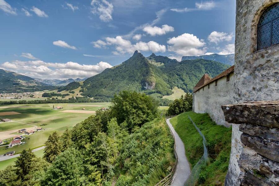 From Lausanne: Gruyères Tour with Chocolate & Cheese Tasting - What the coach ride adds