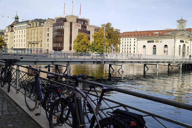 Geneva Chocolate & Sweet Delights Walking Tour by Do Eat Better - Stop four: Princess almonds beside the Jet d’Eau