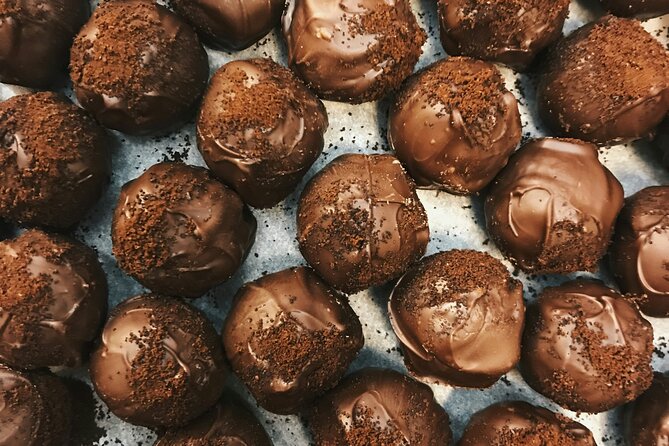 Geneva Chocolate & Sweet Delights Walking Tour by Do Eat Better - What the guides add to the food