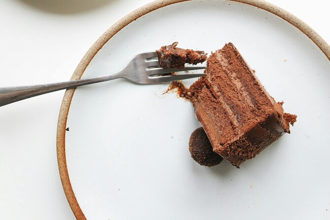Geneva Chocolate & Sweet Delights Walking Tour by Do Eat Better - Stop two: A layered chocolate cake on Rue du Rhône