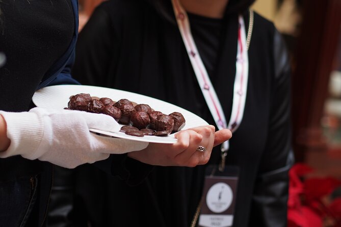 Guided Chocolate Walking Tour in Melbourne City - What the guide adds to the chocolate