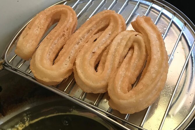 Hands-On Churros & Chocolate Class on a London Houseboat - A personal class with only four places