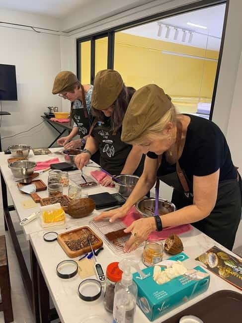 Ho Chi Minh City: Premium Bean-to-Bar Chocolate Workshop - Making your 30g dark chocolate bar