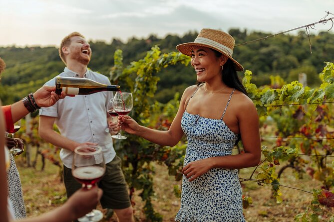 Hunter Valley All Inclusive, Wine, Chocolate Tasting and Lunch - 4 Pines at the Farm combines tasting and lunch