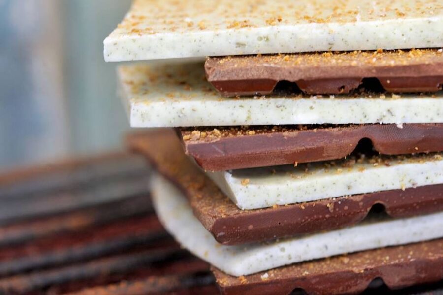 Hvar: Wine & Chocolate Tasting - Three short stops with views and island context
