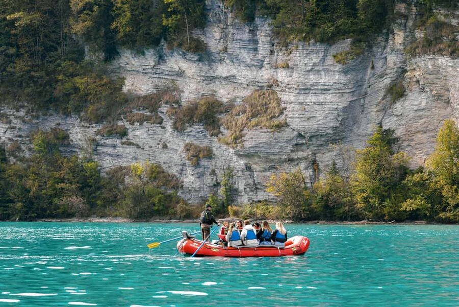Interlaken: Chocolate Fondue Float - Meeting your guide and getting ready in Bönigen