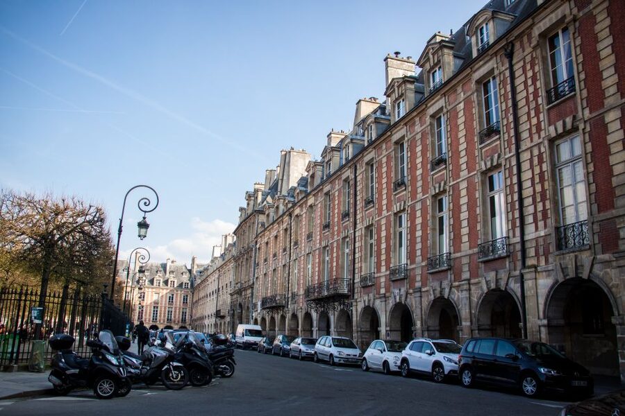 Le Marais: Pastry and Chocolate Food Tour - Tea, absinthe, ice cream, and spices
