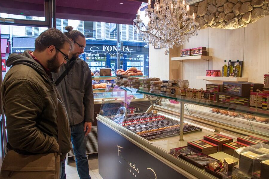 Le Marais: Pastry and Chocolate Food Tour - Timing, weather, and seasonal planning