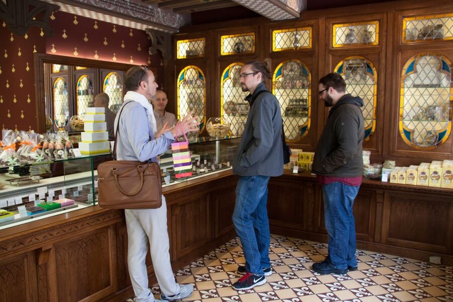 Le Marais: Pastry and Chocolate Food Tour - Reading Le Marais through food