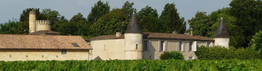 Libourne: Winery Tour with Wine and Chocolate Tasting - Why Château Cruzeau feels different from a grand wine estate