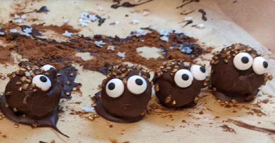 London: Chocolate Truffle-Making Workshop - Starting with creamy ganache
