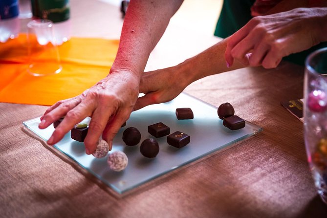 Lucerne CH Experience: Cheese, Chocolate, Chapel Bridge & Château - A quick introduction to Lucerne through food and landmarks