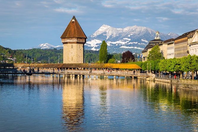 Lucerne CH Experience: Cheese, Chocolate, Chapel Bridge & Château - Walking inside Chapel Bridge