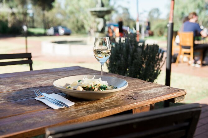 Luxury Hunter Valley Tour: 3 Tastings, Gin, Lunch & Chocolatier - Why the small group changes the day