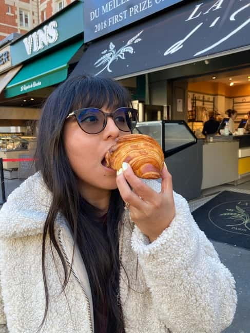 Lyon: Pastries and Chocolate Walking Food Tour w/6+ Tastings - What the guide adds to the walk