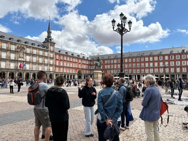 Madrid: Guided Walking Tour with Churros and Hot Chocolate - The Arab Wall and Park of Muhammad I