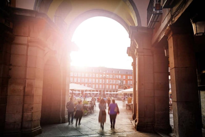Madrid: Guided Walking Tour with Churros and Hot Chocolate - Calle de los Cuchilleros and local food advice
