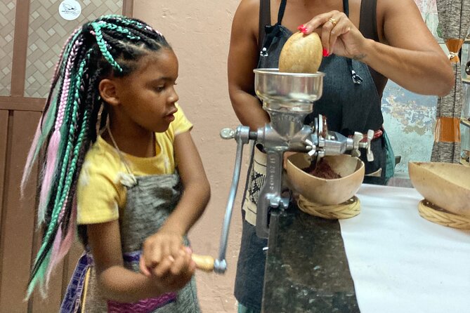 Make Your Own Chocolate with Oaxacan Tradition Private Class - Peeling cacao by hand and hearing its local story