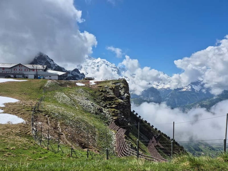 Männlichen: Cheese and Chocolate Tasting on Mountain Summit - The easy walk to Männlichen’s summit