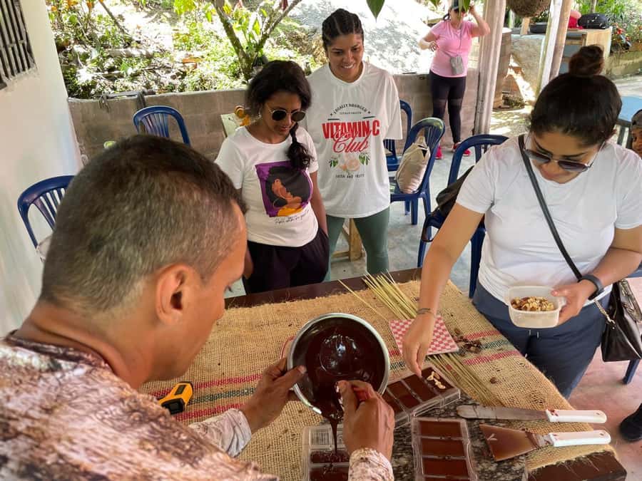 Medellín: Chocolate Tour & Exfoliation in beautiful river - Who will enjoy this most