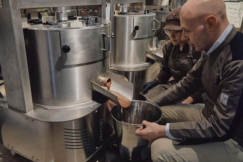 Milan: Enrico Rizzi Chocolate Factory Tour with Tasting - Roasting, sorting, and the work behind the flavor