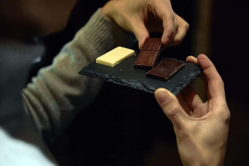 Milan: Enrico Rizzi Chocolate Factory Tour with Tasting - The final tasting: three or five single-origin chocolates