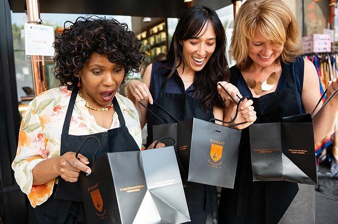 Molded Bonbons Chocolate making class in Paris (collective) - The flavor of the tasting matters