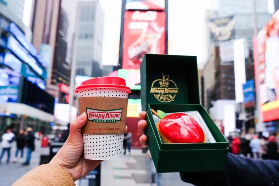 NYC: Midtown Holiday Donut and Hot Chocolate Adventure - Rockefeller Center and the final donut tasting