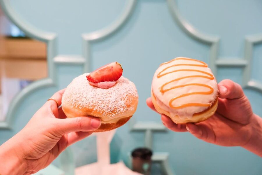 NYC: Midtown Holiday Donut and Hot Chocolate Adventure - What the $70 price really covers
