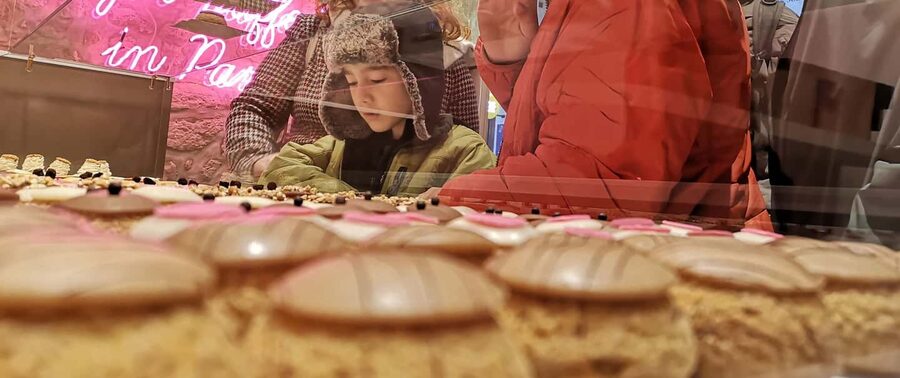 Paris: 2-Hour Sweet & Chocolate Family Tour with Tastings - Starting with chouquette near Saint-Germain-des-Prés Church