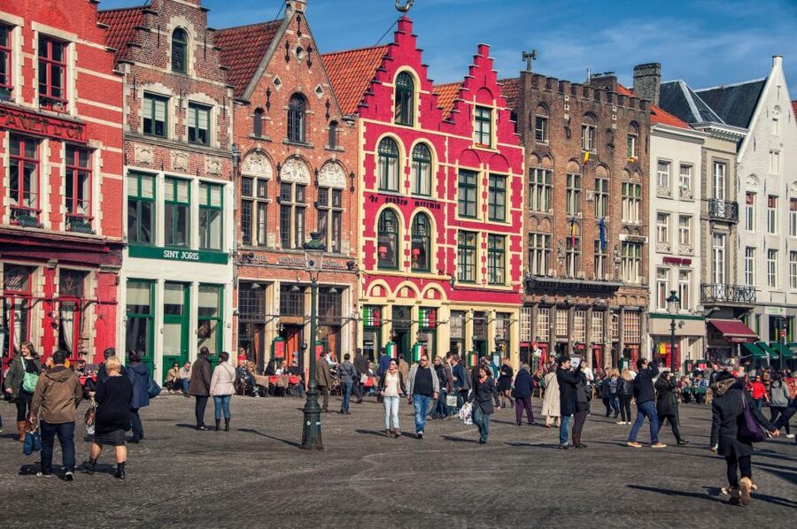 Paris: Brussels and Bruges Tour & Optional Chocolate Tasting - Brussels begins with grand squares and small symbols