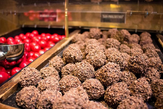 Paris French Sweets Tasting Tour with Pastries and Chocolates - What this Paris sweets walk is really like