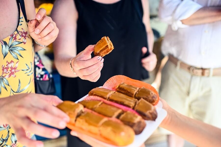 Paris: Montmartre Chocolate & Pastries Tour with 8+ Tastings - Artisan chocolate in Montmartre
