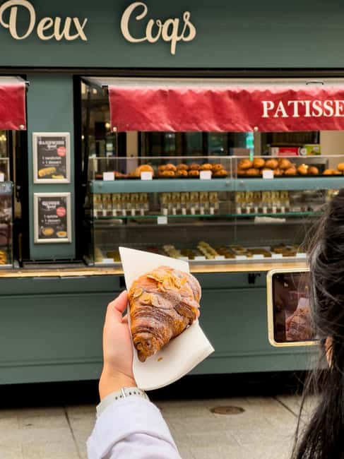 Paris: Montmartre Pastry and Chocolate Tasting Tour - Starting by the Place Pigalle fountain