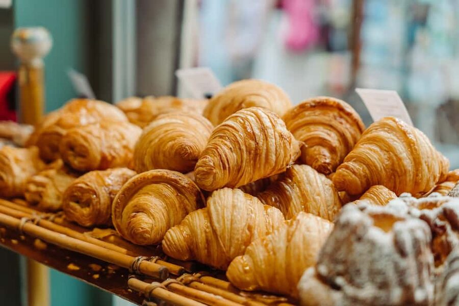 Paris: Pastries and Chocolate Walking Food Tour - A pastry tour with more than pastry