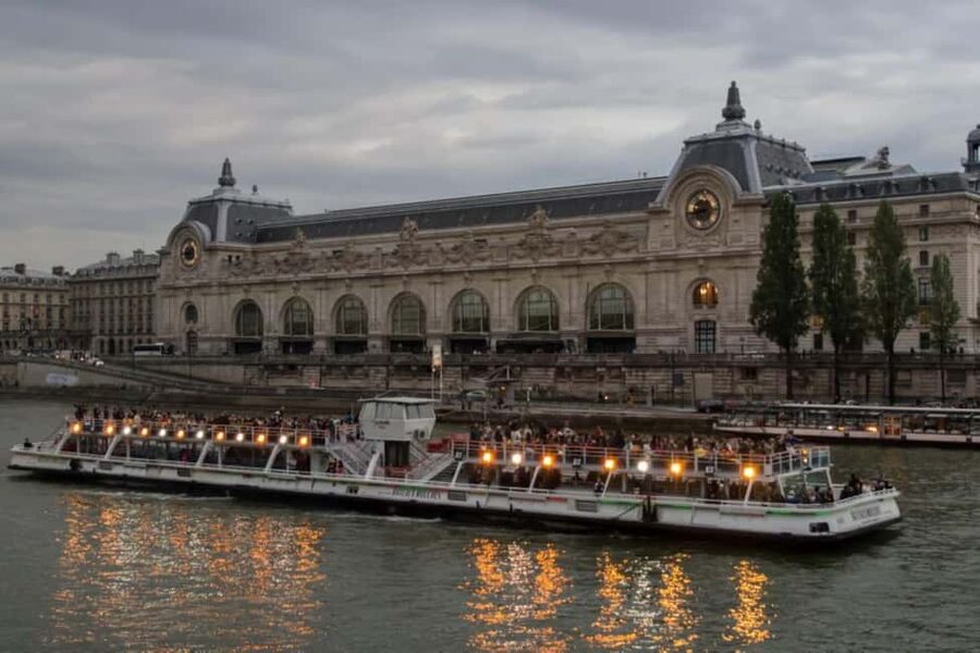 Paris: Seine River Cruise with Meringue or Hot Chocolate - Seeing Paris from the Seine