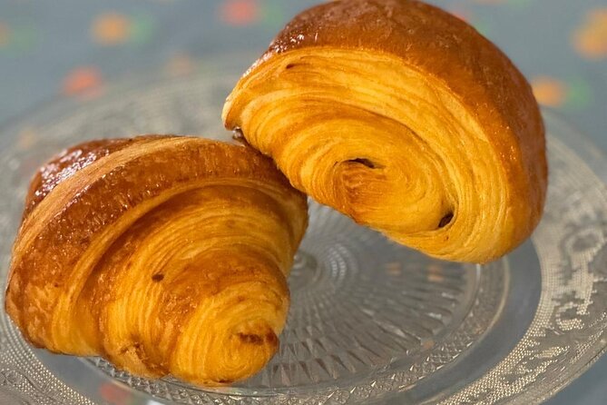 Paris Small-Group Montmartre Chocolate & Pastry Walking Tour - Starting near the Moulin Rouge with a French breakfast