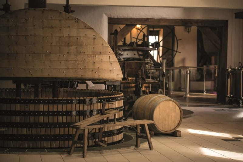 Passy-Grigny: Chocolate and Champagne Tasting Tour - A small Champagne house with a village story