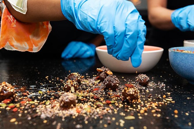 Praliné Rocher Chocolate making class in Paris (collective) - What you actually do with your hour at Edwart