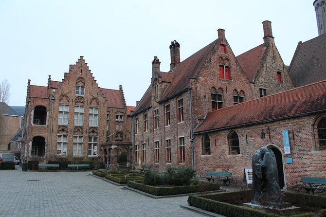 Private Bruges’ Iconic Sites and Chocolate Tasting Tour - A fast first look at Bruges from the Markt